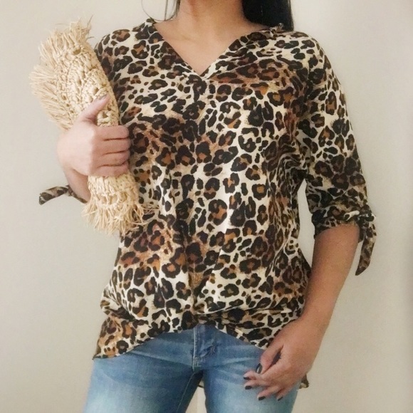 Tops - ❗️LAST❗️Leopard Print Knot Top